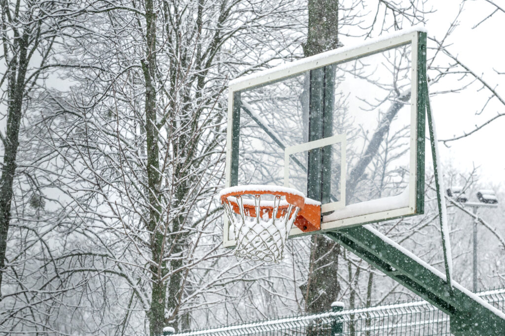 Can You Use Your Backyard Court During The Winter? 5 Important Facts To Know / outdoor court in winter UT